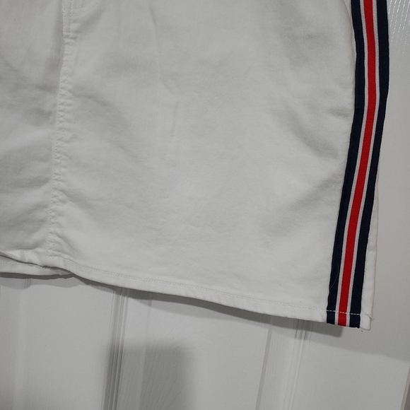 EV1 Authentic Alex Relaxed Vintage White Denim w/ Trim Mini Skirt in Size 18 - Picture 6 of 11